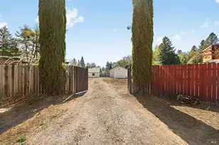 1041 Creek Side Ct, Laytonville, CA 95454 - Photo 8