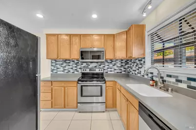 900 Southampton Road #89, Benicia, CA 94510 - Photo 12