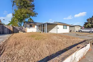 2207 Santa Cruz Dr, Fairfield, CA 94533 - Photo 2