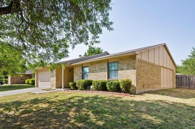 7027 Hedge Dr, Dallas, TX 75249-1508