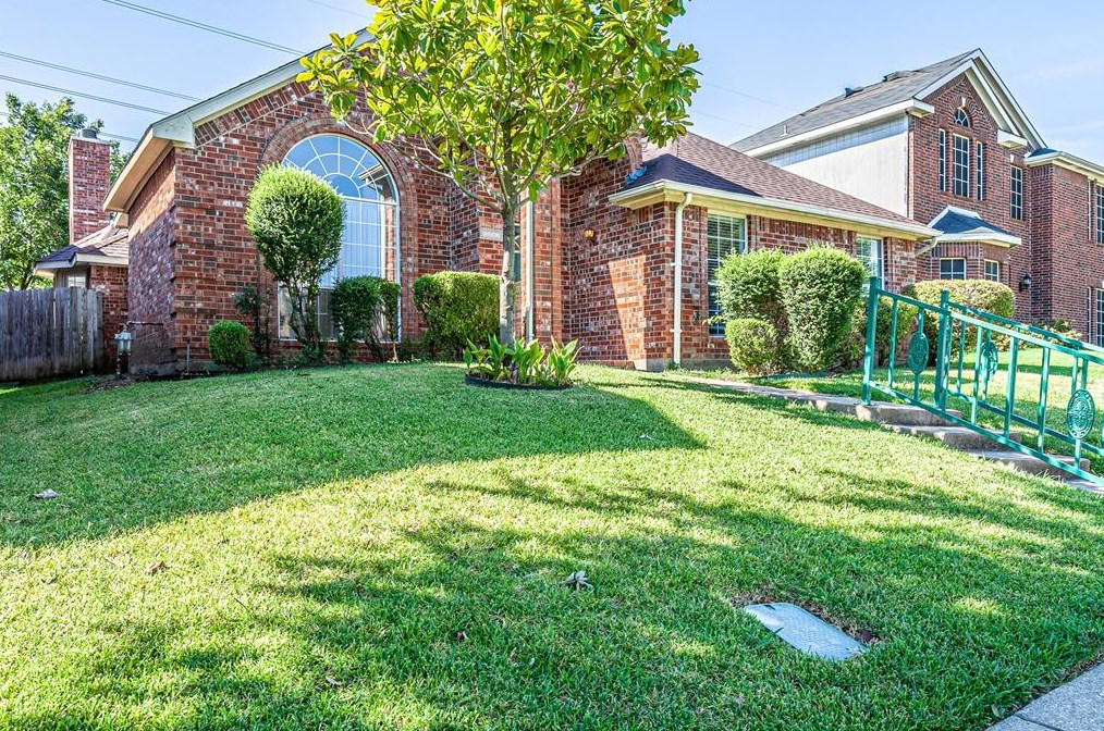 855 San Jacinto Dr, Grand Prairie, TX 75052-3151