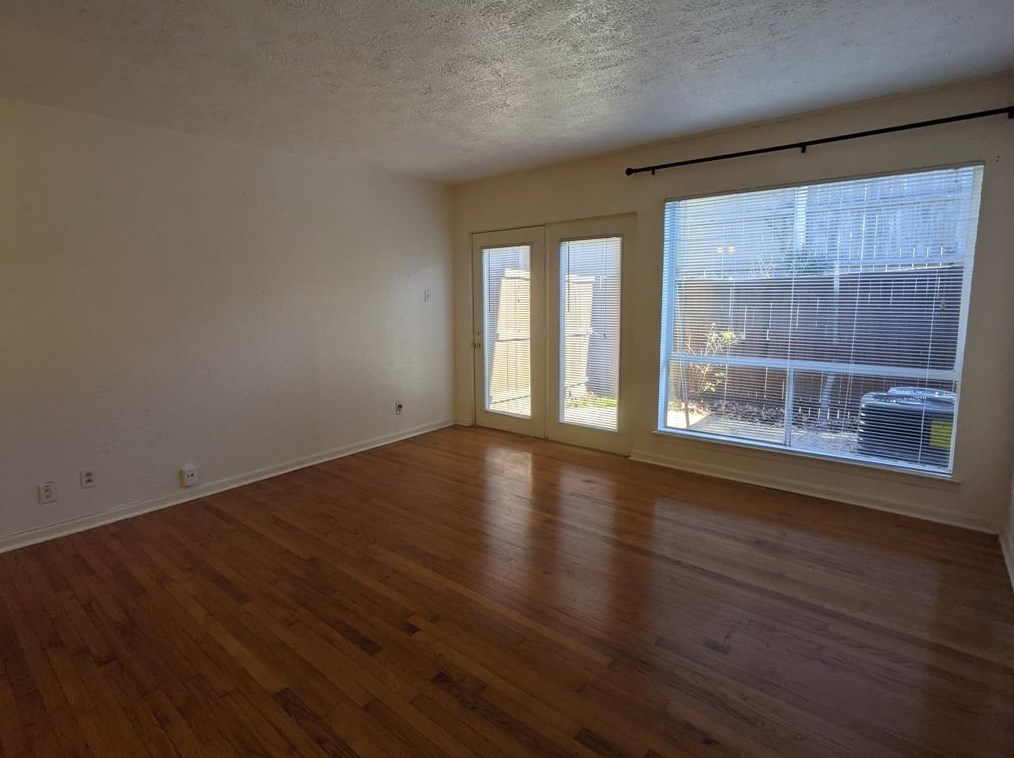 5730 Martel Ave, Dallas, TX 75206-5759