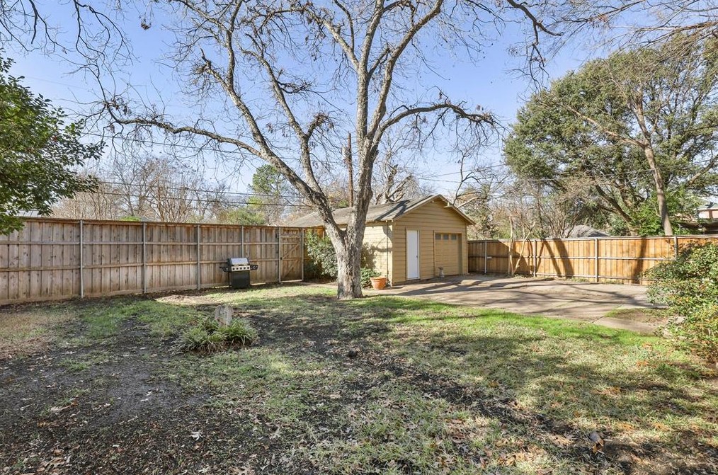 5411 Maple Springs Blvd, Dallas TX  75235-7548 exterior