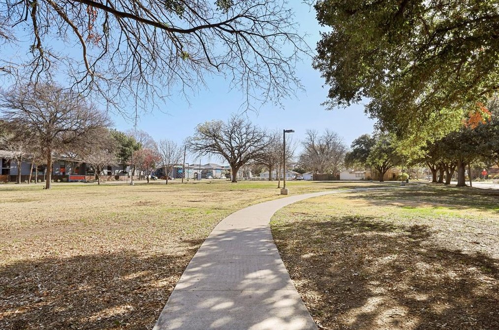 5411 Maple Springs Blvd, Dallas TX  75235-7548 exterior