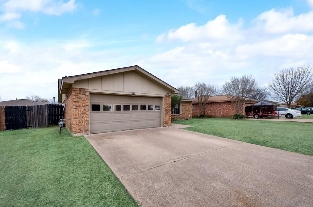 521 Royal Valley Rd, Grand Prairie, TX 75052-6485