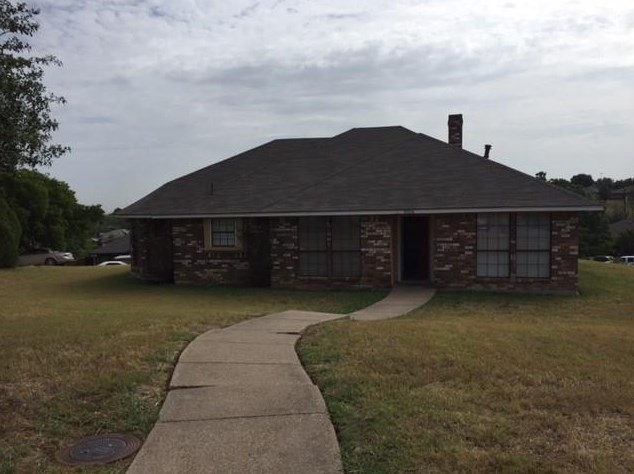 1004 Parlay Cir, Dallas, TX 75211