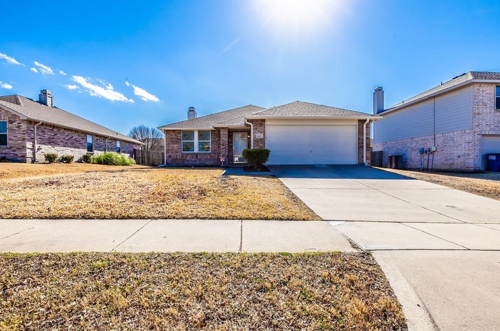 1007 Chilton Dr, St Paul, TX 75098