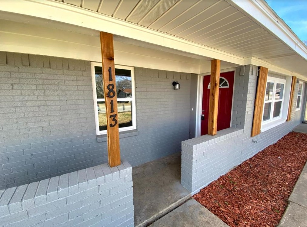 1813 Spikes St, Grand Prairie TX  75051-1306 exterior