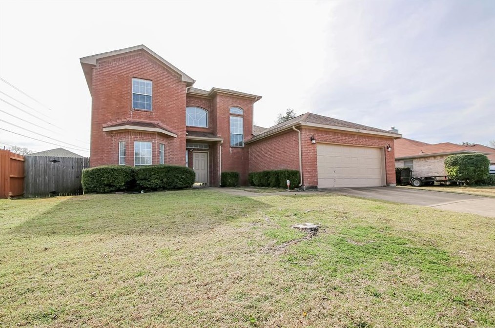 2108 Pond View Ct, Grand Prairie, TX 75052-7518