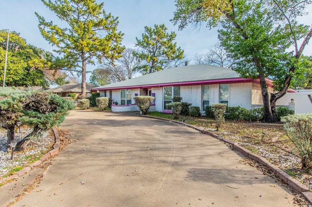 2409 Cypress Dr, Grand Prairie, TX 75050-1705
