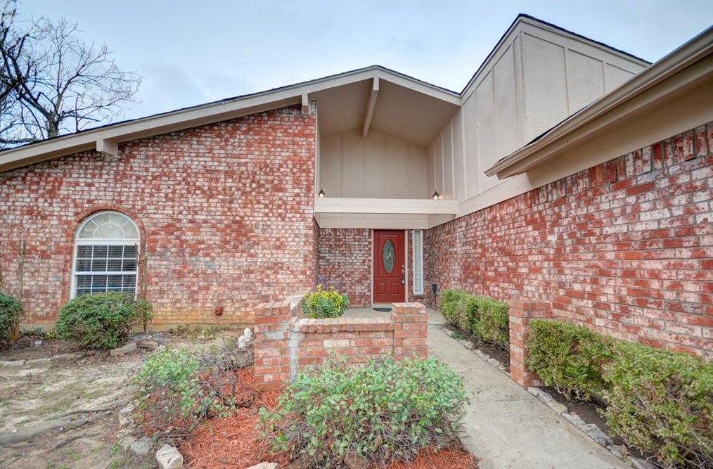 757 Aspen Ct, Hurst, TX 76054