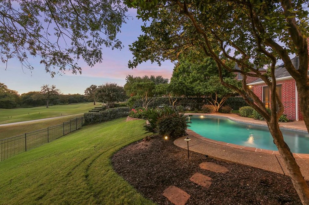 1224 Strathmore Dr, Grapevine, TX 76092-9519
