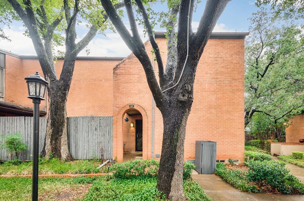 540 Avenue J, Grand Prairie, TX 75050-2533
