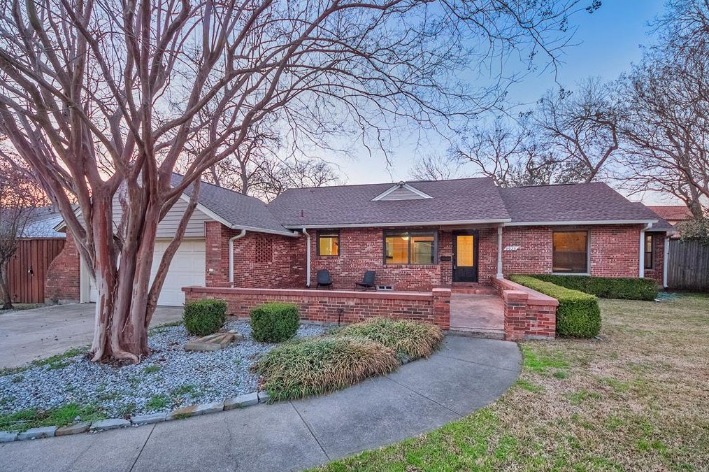9923 Losa Dr, Dallas, TX 75218-3226