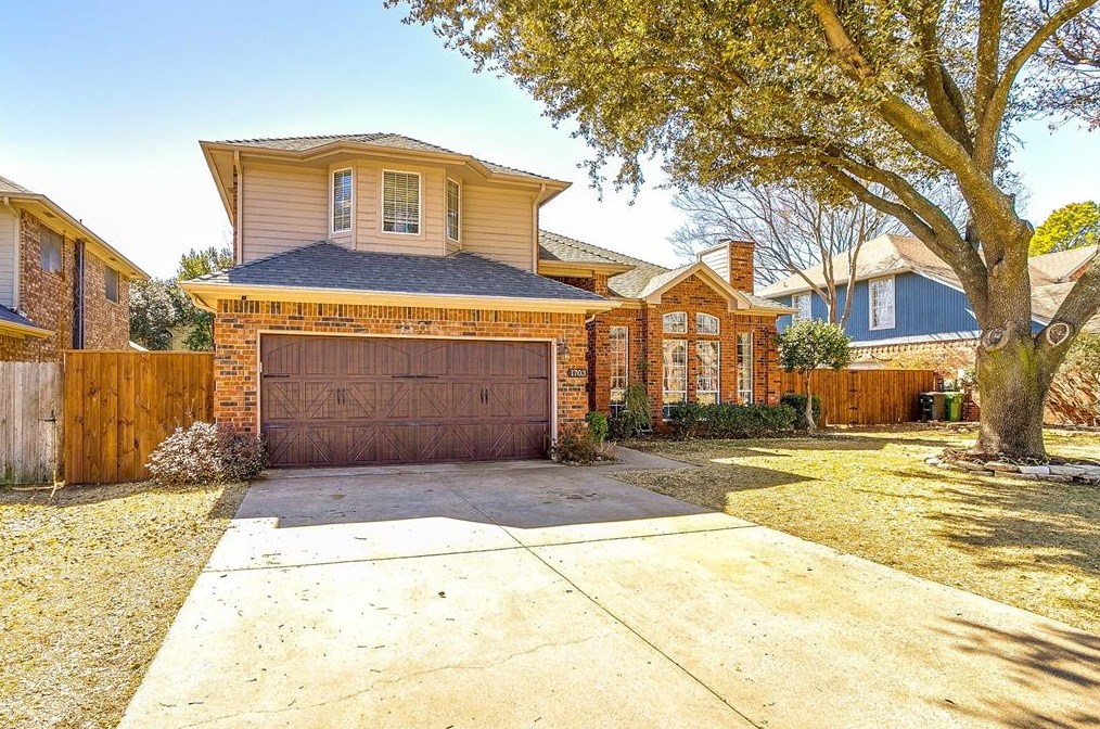 1703 Altacrest Dr, Grapevine, TX 76051-4477