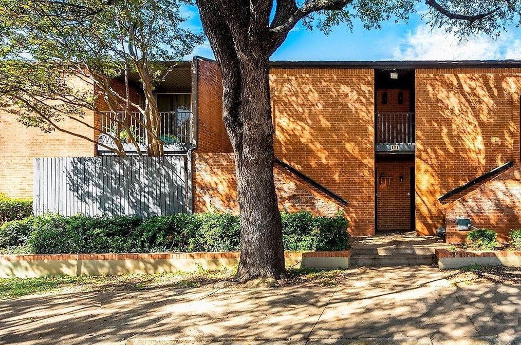 558 Avenue J, Grand Prairie, TX 75050-2542