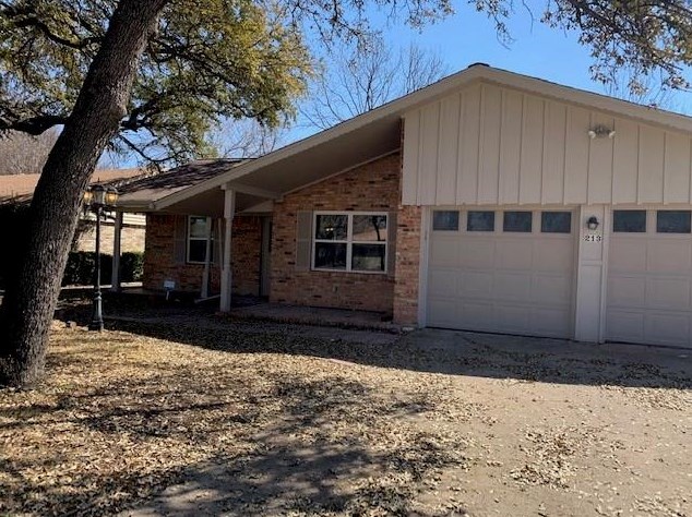213 W Dorris Dr, Grand Prairie, TX 75051