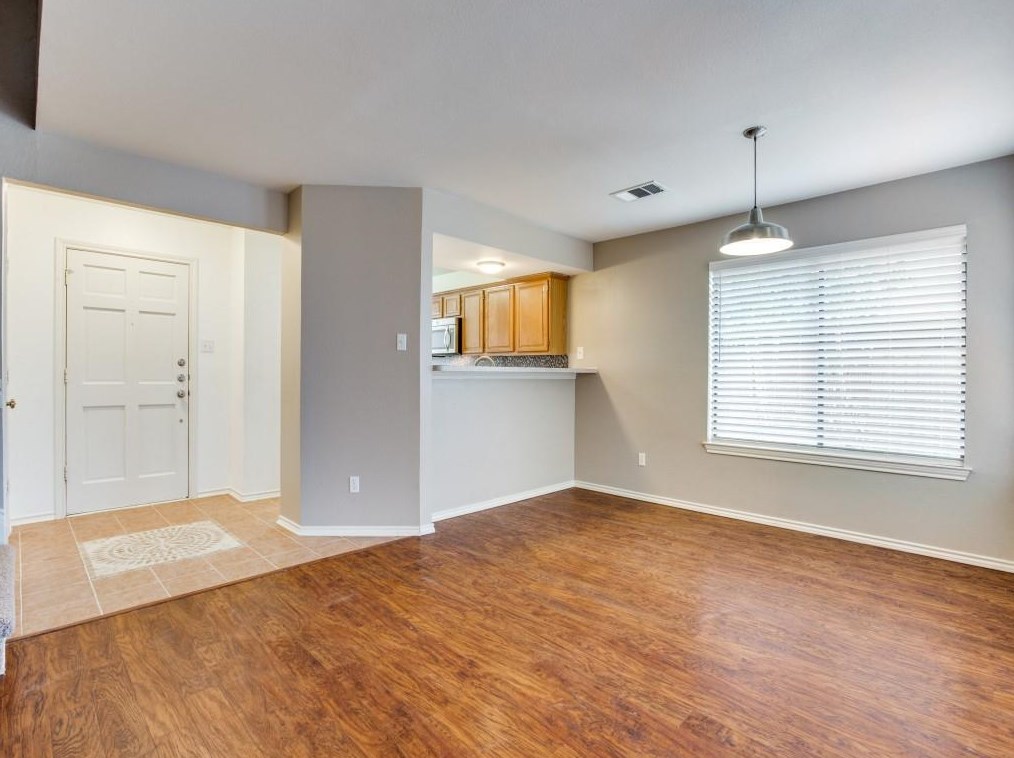 1458 Hampton Rd, Grapevine, TX 76051-6684