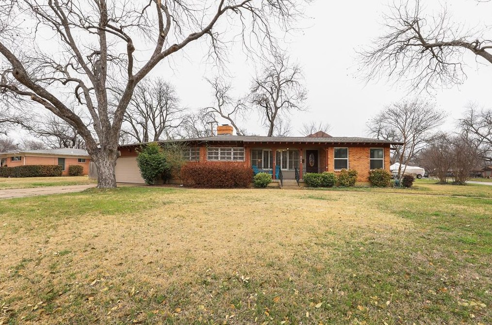 1110 Ruea St, Grand Prairie, TX 75050-3724