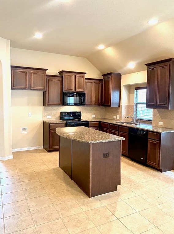1221 Realoaks Dr, Fort Worth, TX 76131