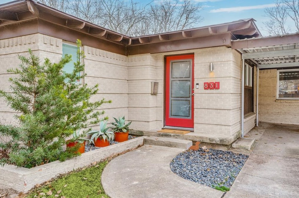 831 Lake Terrace Dr, Dallas, TX 75218-2148