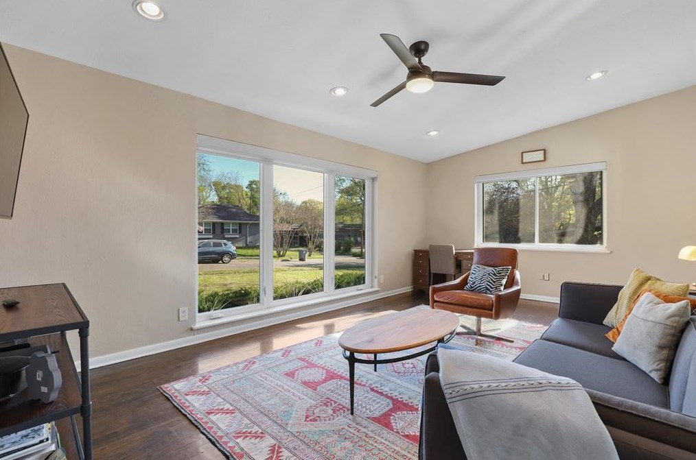 881 Lake Terrace Dr, Dallas, TX 75218-2196