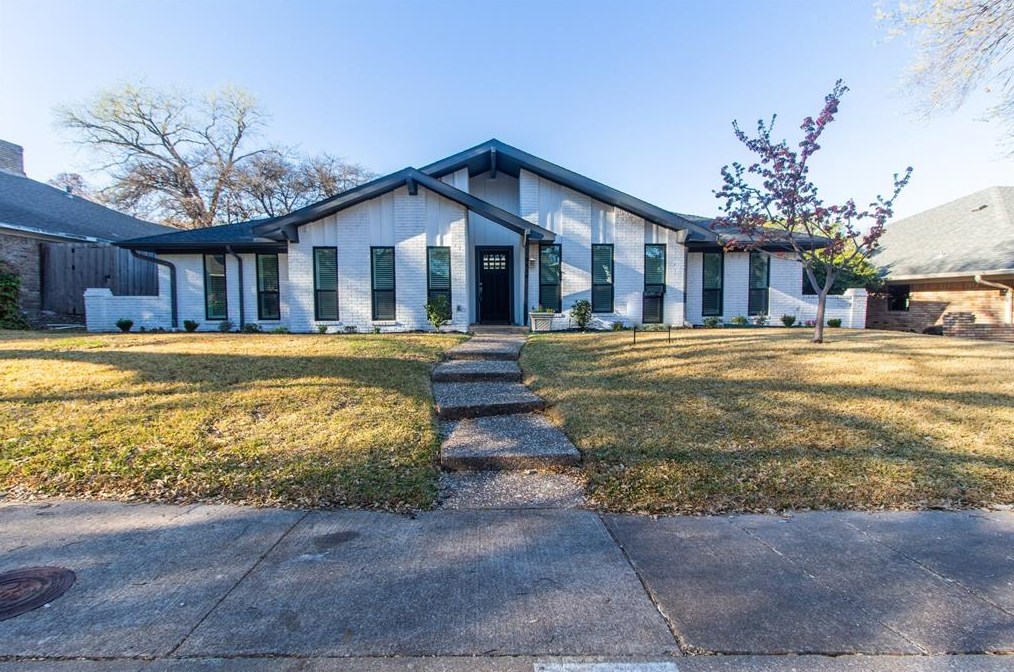 9515 Viewside Dr, Dallas, TX 75231-1505