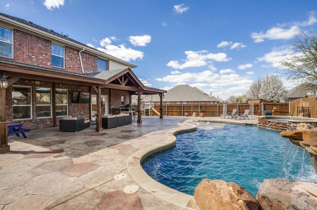 2101 Fairway Woods Dr, St Paul, TX 75098