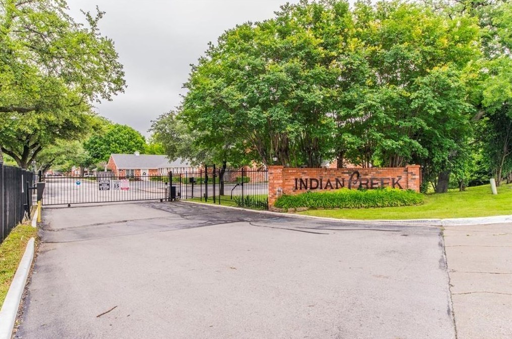1037 Roaring Springs Rd, Fort Worth, TX 76114