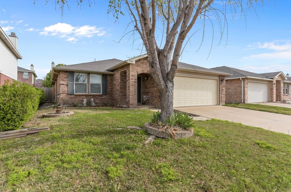 1721 Rialto Way, Justin, TX 76247-5704