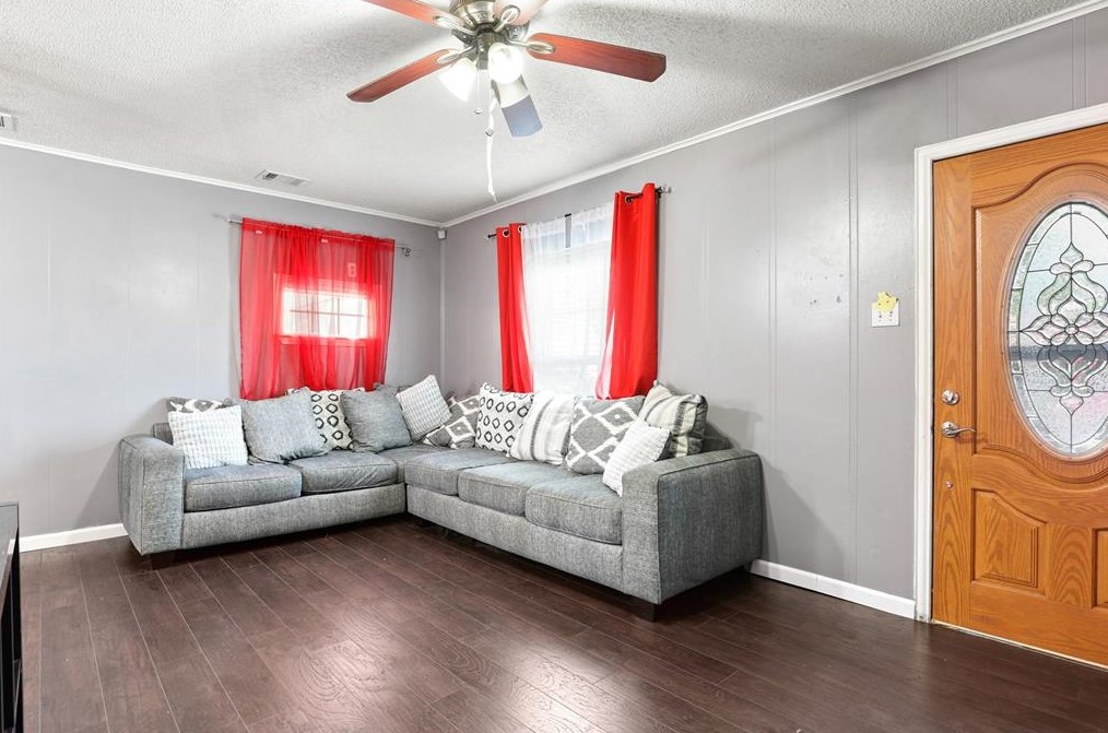 1529 Ash St, Grand Prairie, TX 75050-3818