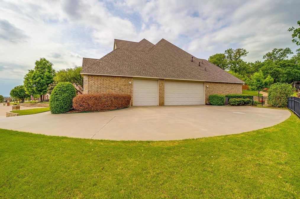 704 Flamingo Cir, Burleson, TX 76028 MLS 14555382