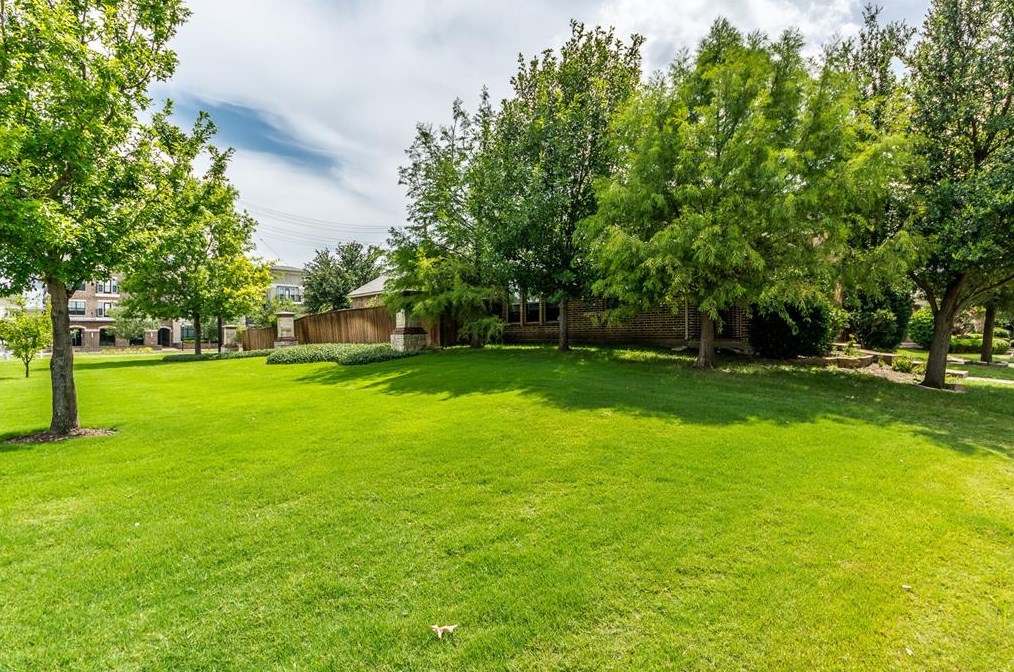5301 Oakley Rd, Mckinney TX  75070-8860 exterior