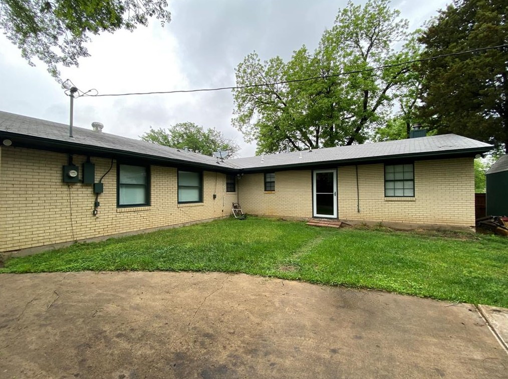 1925 Proctor Dr, Grand Prairie, TX 75051-3711