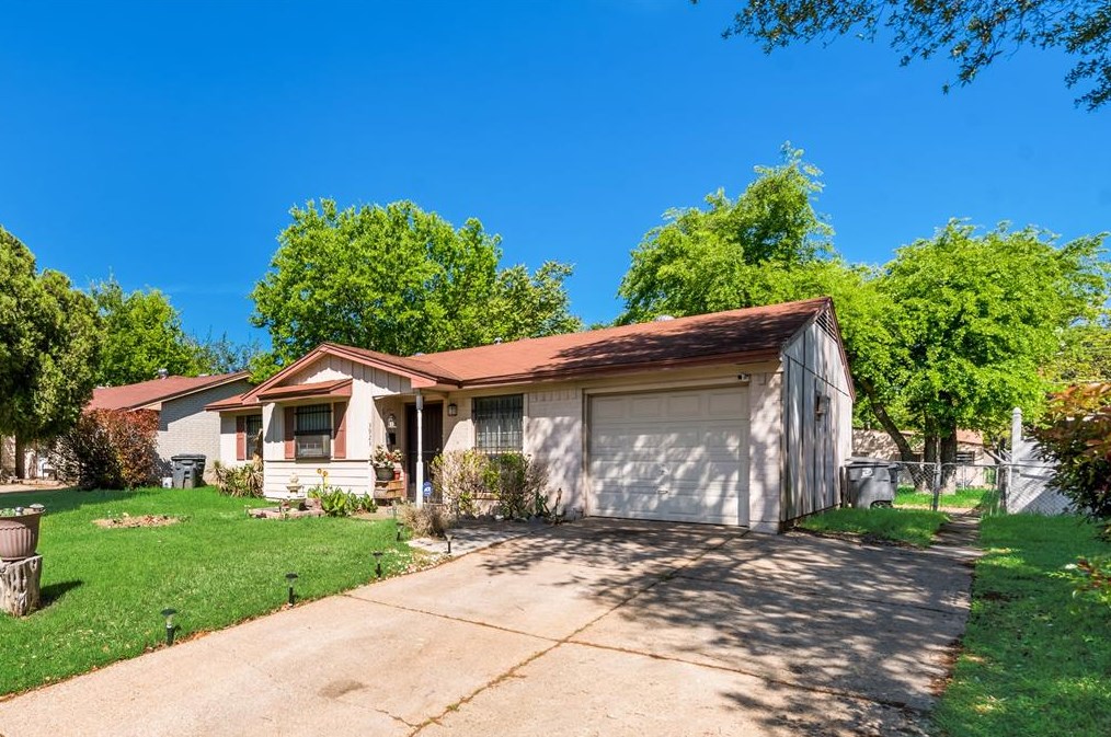 3923 Mehalia Dr, Dallas TX  75241-5251 exterior