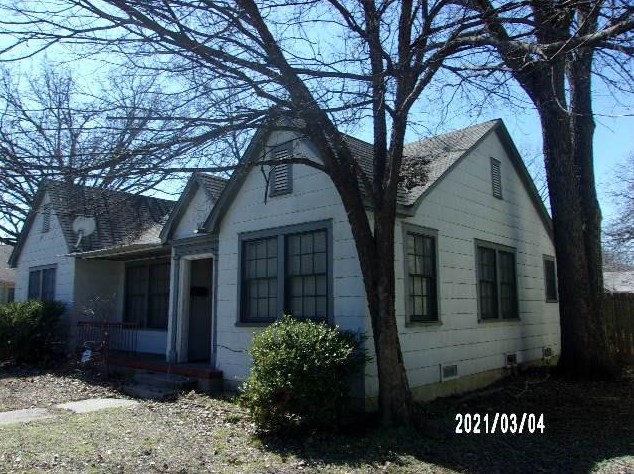 317 Grand Ave, Whitesboro, TX 76240-4321