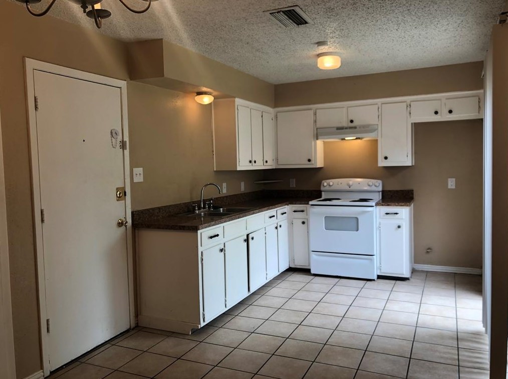 2446 Avenue A, Grand Prairie TX  75051-5517 exterior