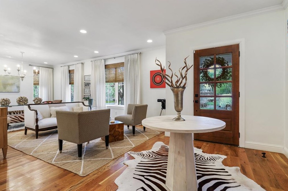 560 Northlake Dr, Dallas, TX 75218-2116