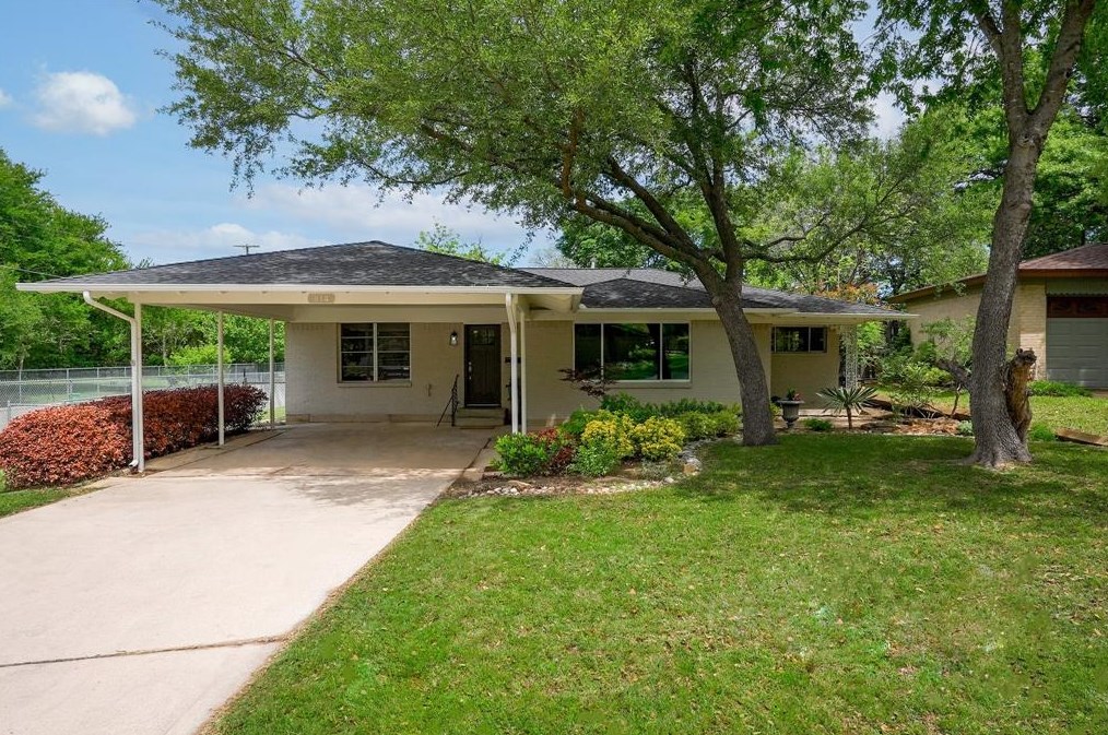 814 Turner Blvd, Grand Prairie, TX 75050-3454