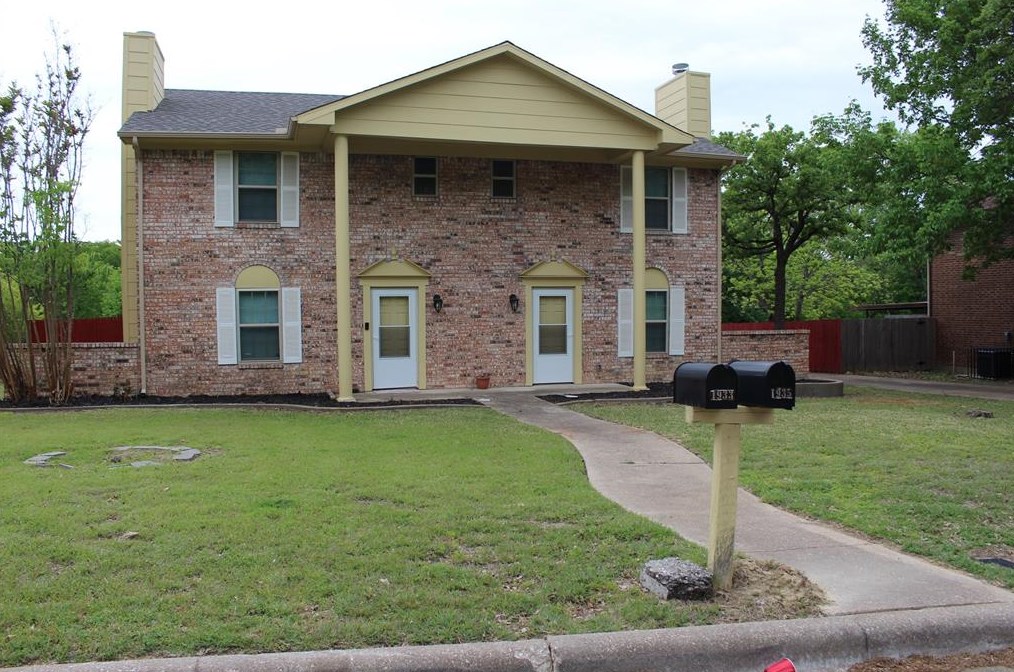 1935 Crooked Ln, Fort Worth, TX 76112