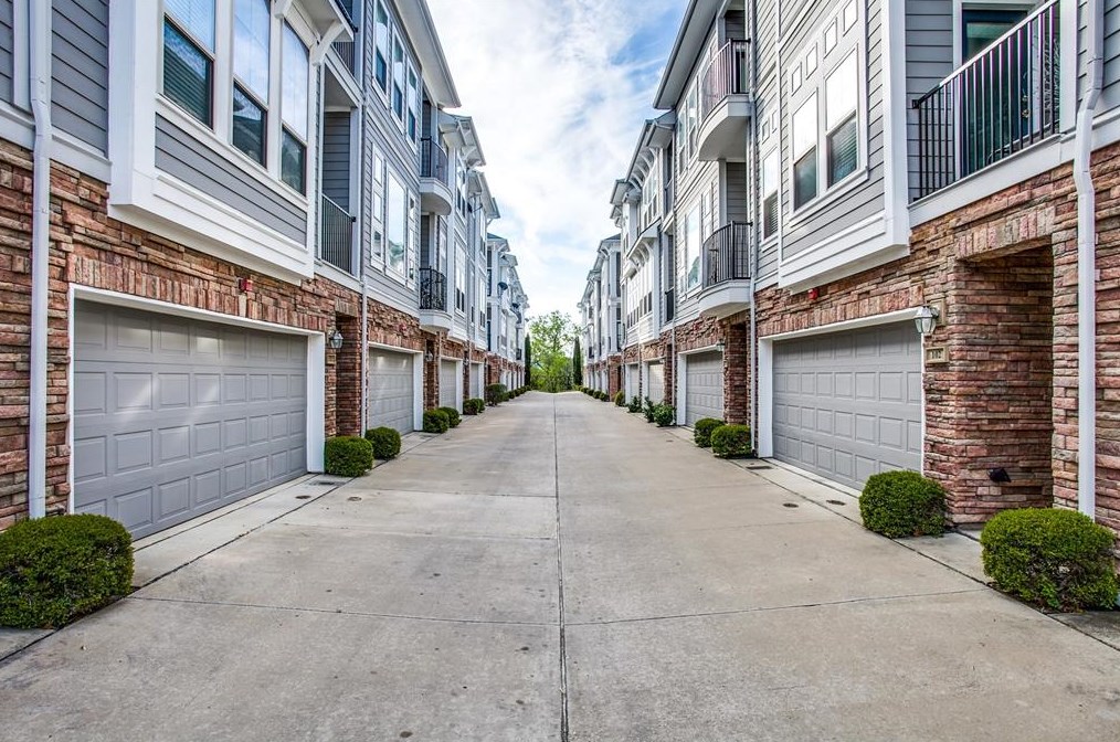 2326 Stutz Dr #117, Dallas, TX 75235