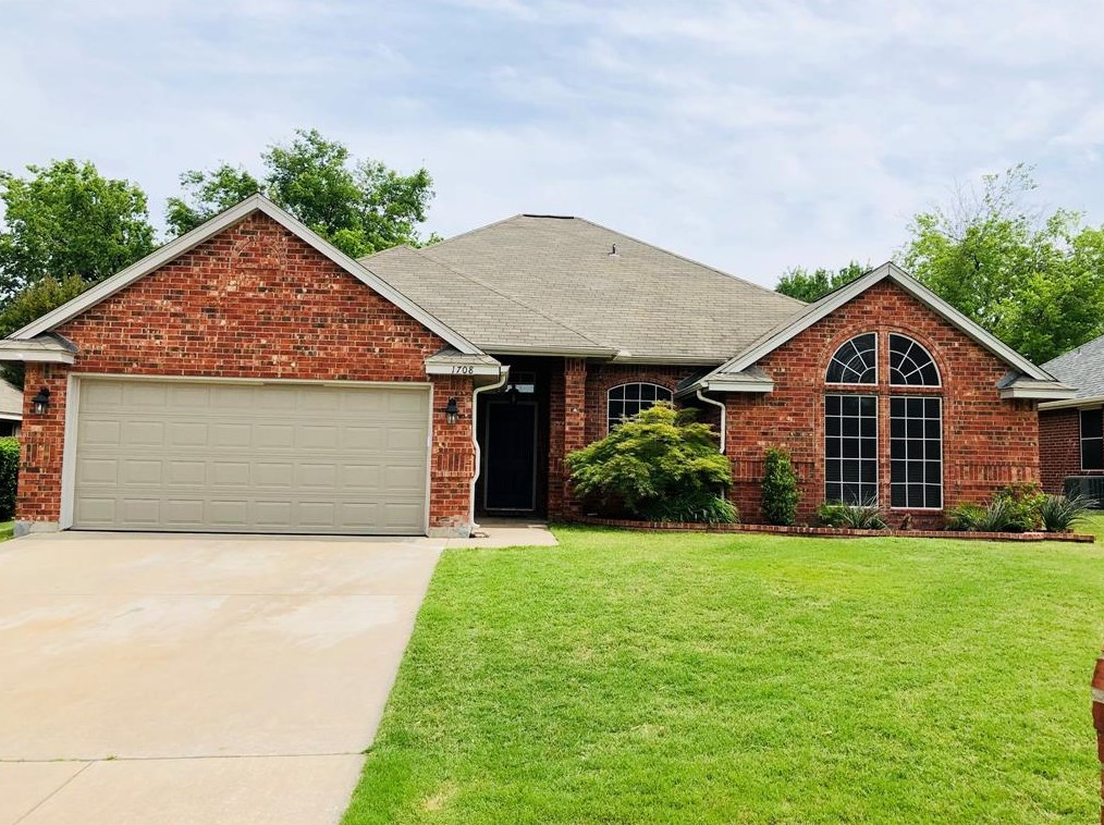 1708 Brittany Ln, Midlothian, TX 76063