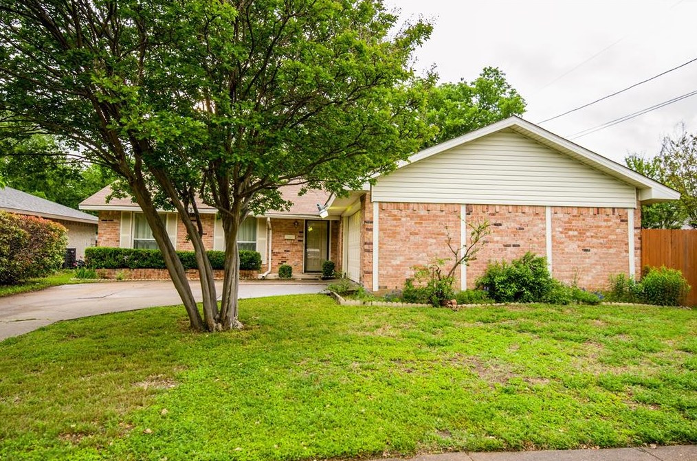 1909 Tompkins Dr, Grand Prairie, TX 75051-4038