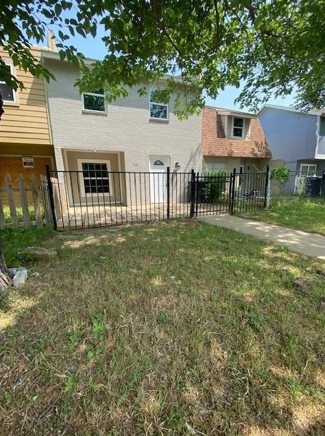 930 N Riverside Dr, Fort Worth, TX 76104