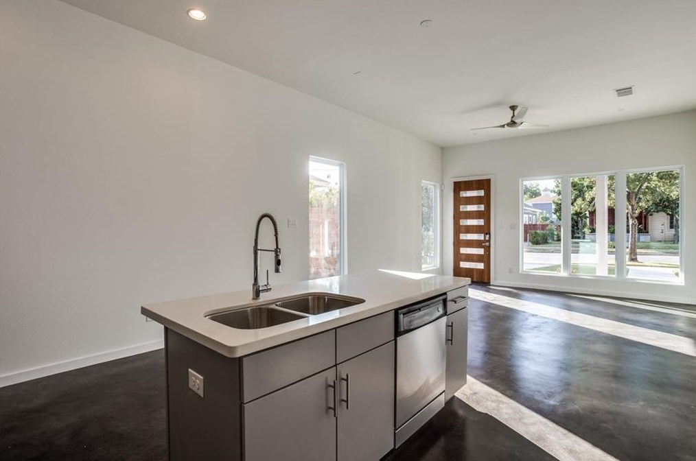 805 Melba St, Dallas TX  75208-4914 exterior