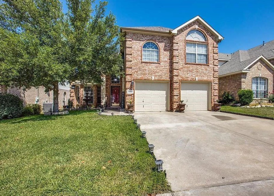 5020 Coral Creek Dr, Fort Worth, TX 76135-1831