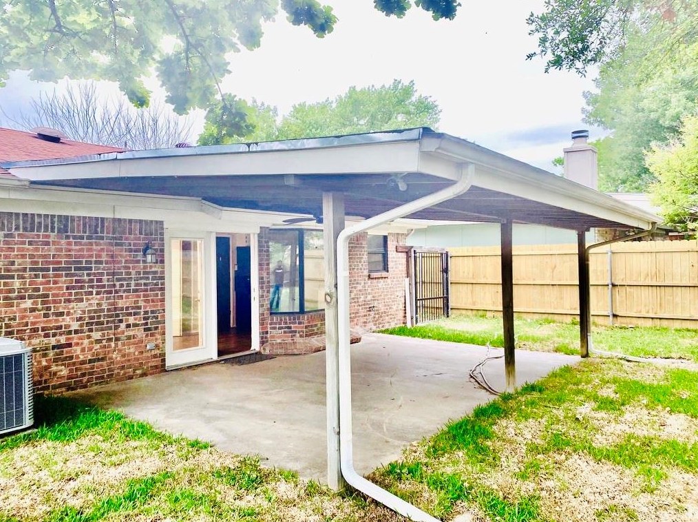 5224 Parkview Dr, Fort Worth, TX 76148