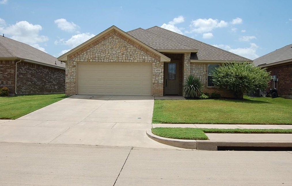 4212 Jasper Ln, Granbury, TX 76049