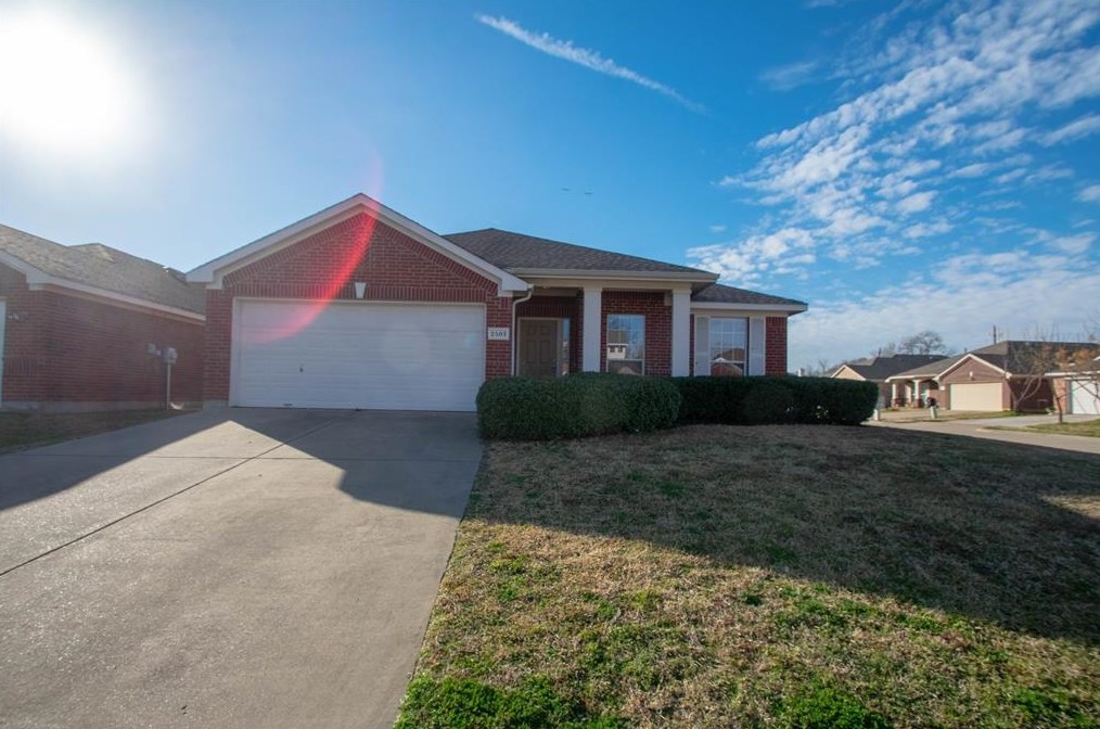 2503 Taos Dr, Grand Prairie, TX 75051-5307