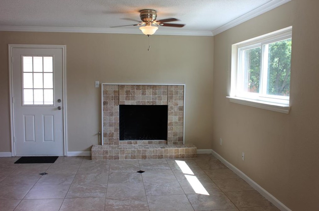 906 Edgefield Dr, Plano TX  75075-8702 exterior